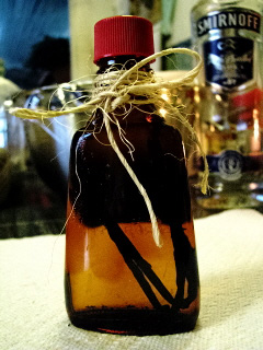 Homemade Vanilla Extract: 2 oz Bottle