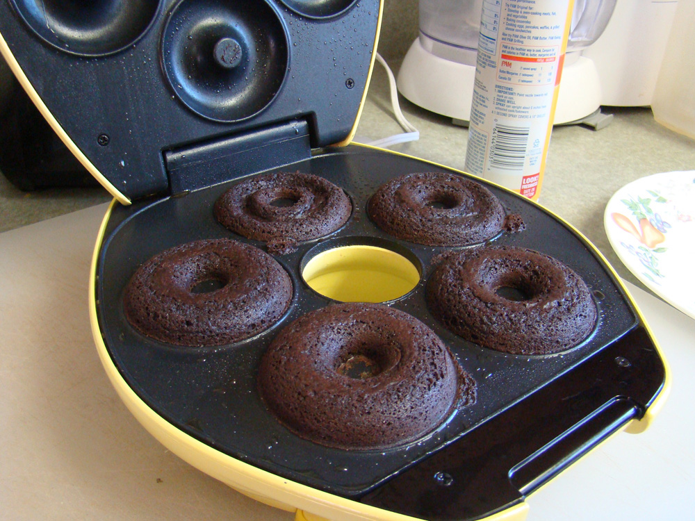 https://farmbellrecipes.com/wp-content/uploads/2012/03/brownies-in-doughnut-machine-ready-to-come-out.jpg